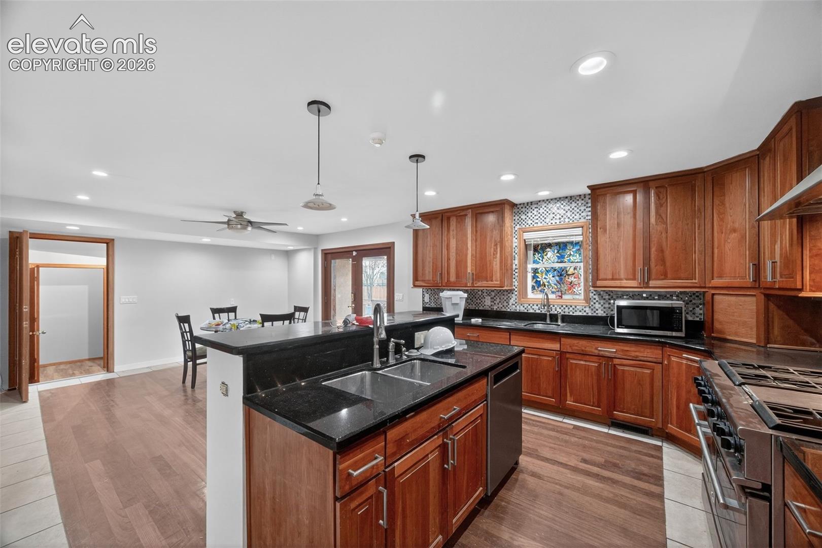 Listing photo 29 for 4180 S Monaco Parkway