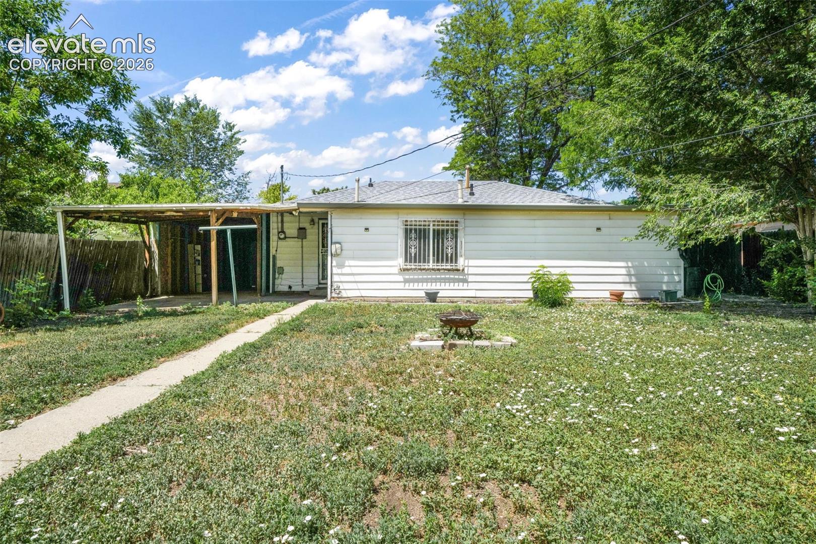 Listing photo 41 for 920 S Canosa Court