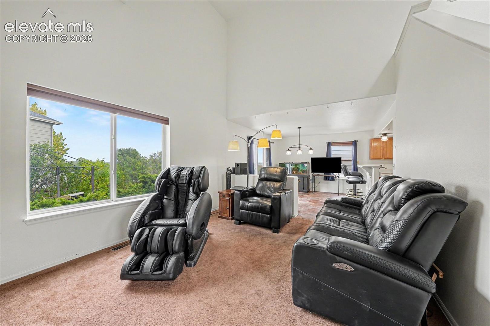Listing photo 9 for 912 Legend Oak Drive