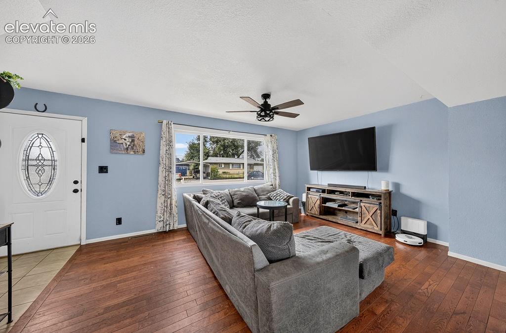 Listing photo 4 for 1345 Southmoor Drive