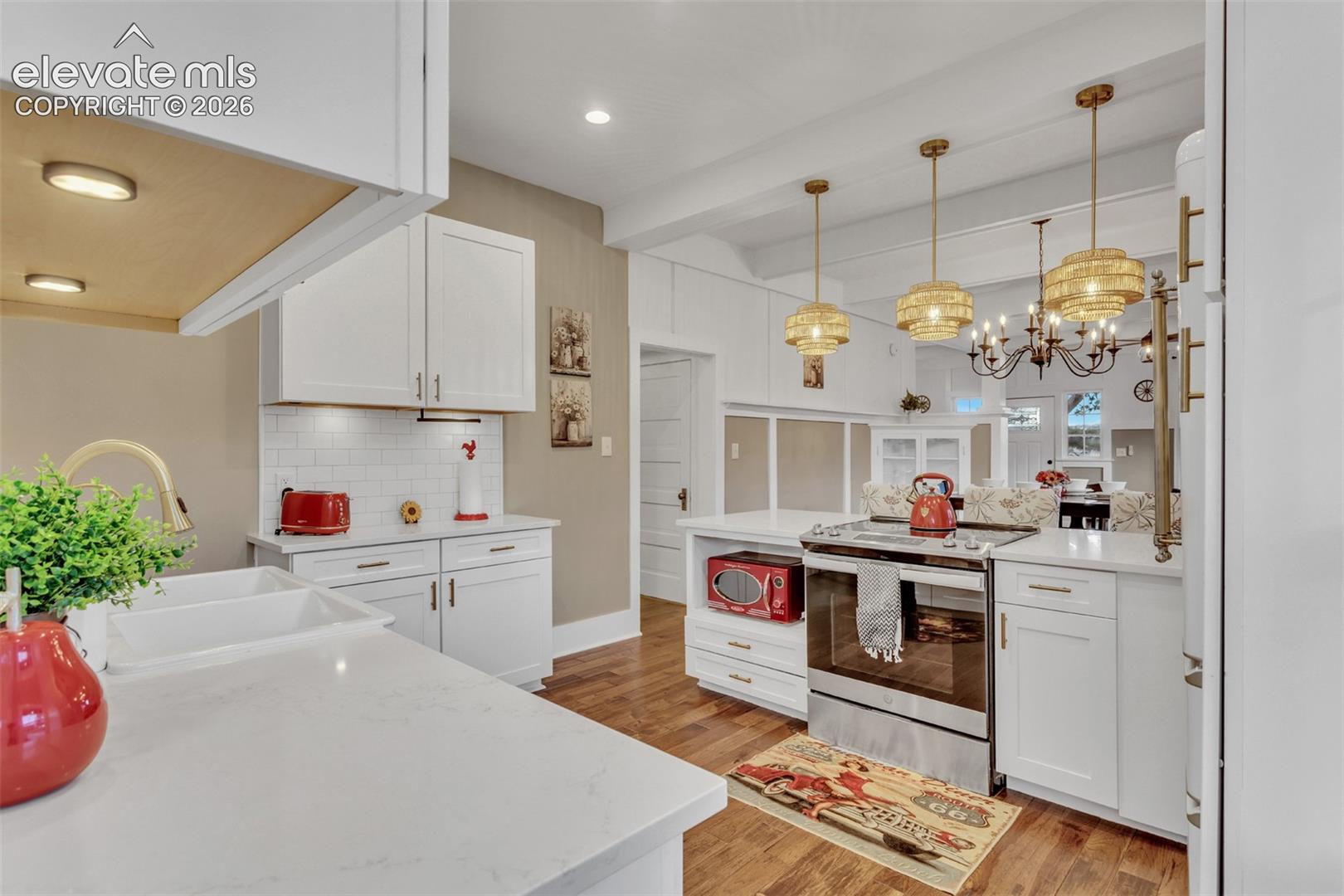 Listing photo 14 for 7801 Valley View Street