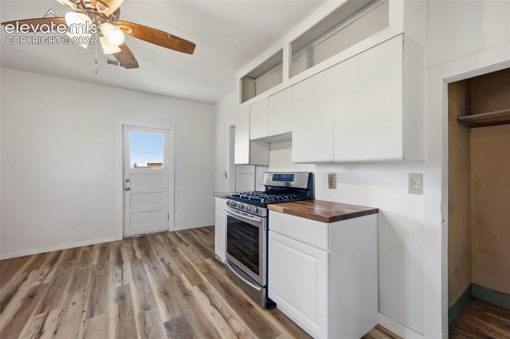 Listing photo 8 for 35270 Ford Road