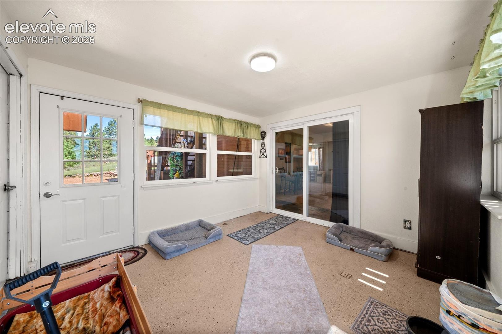 Listing photo 32 for 524 Spring Valley Drive