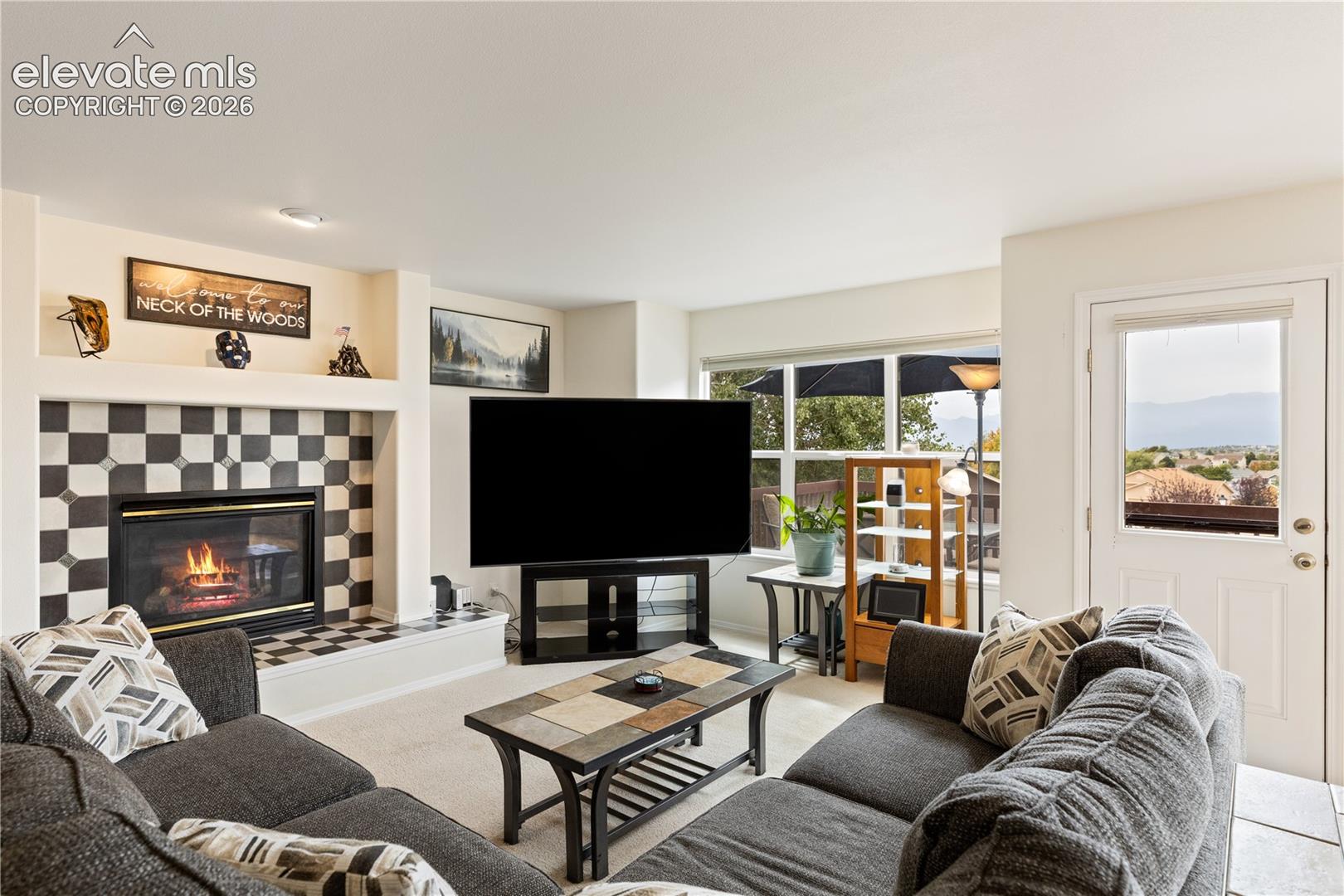 Listing photo 5 for 3916 Roan Drive