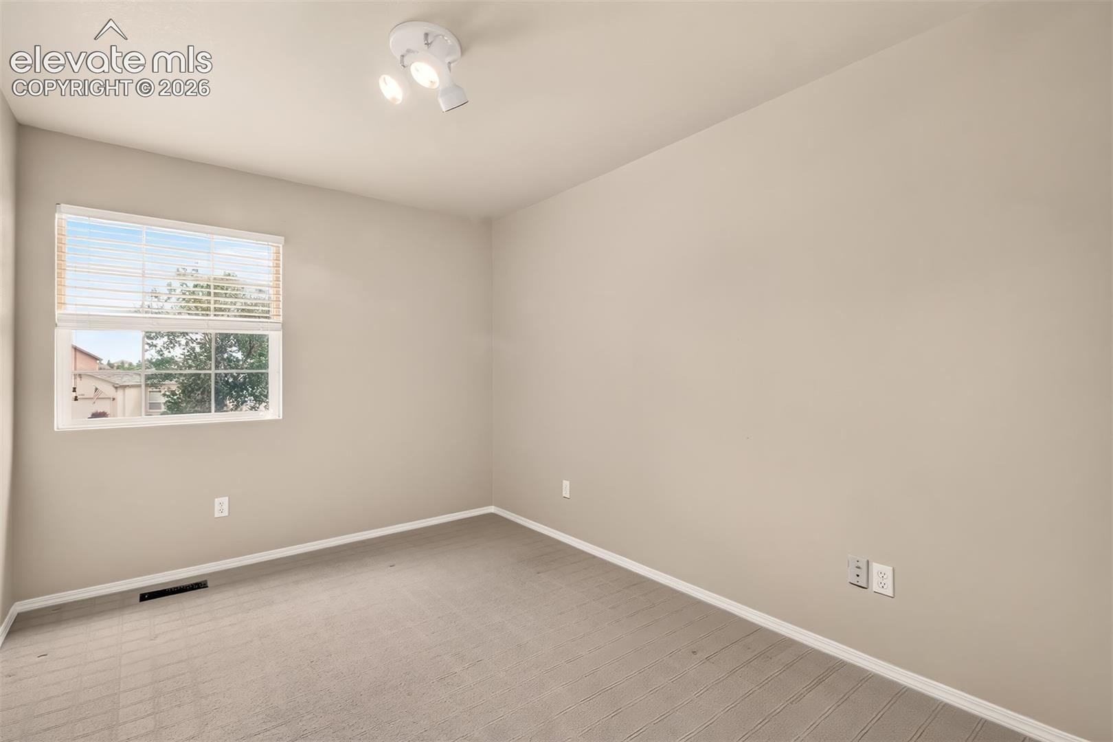 Listing photo 28 for 1136 Lawn Lake Trail