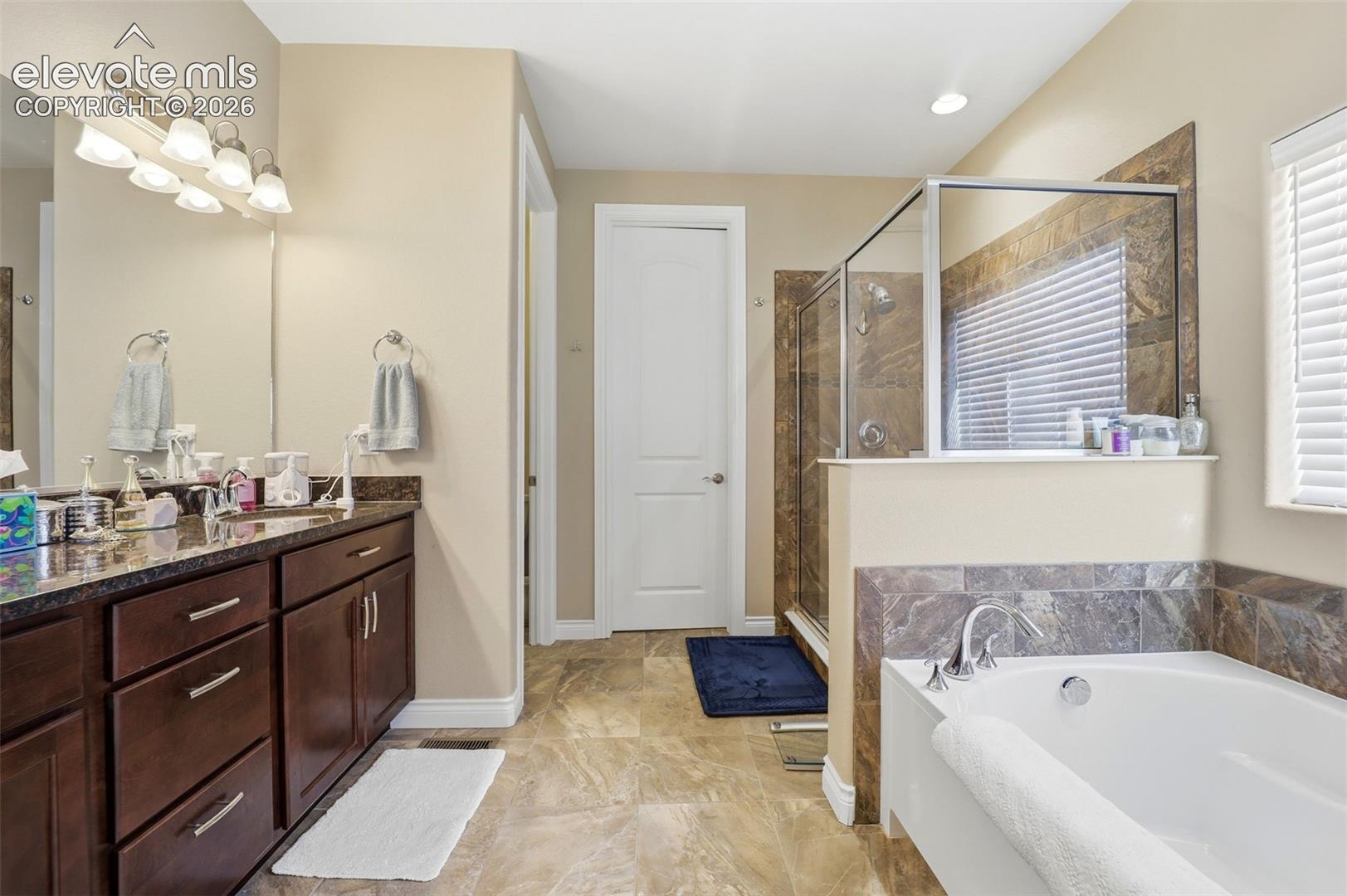 Listing photo 14 for 9982 Golf Crest Drive