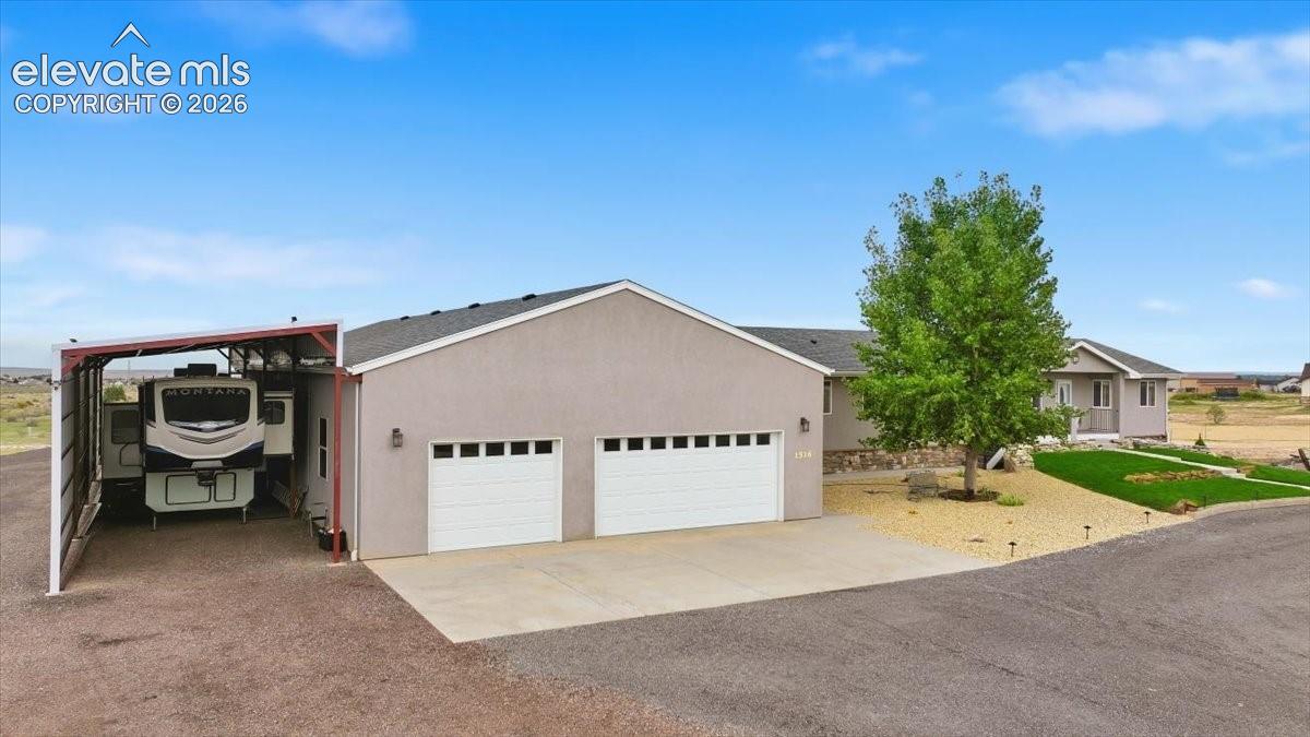Listing photo 7 for 1516 N Platteville Boulevard