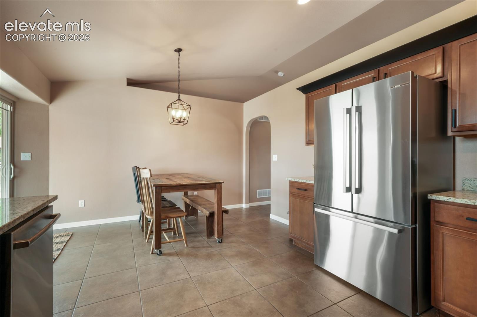 Listing photo 12 for 83 S Golfwood Drive