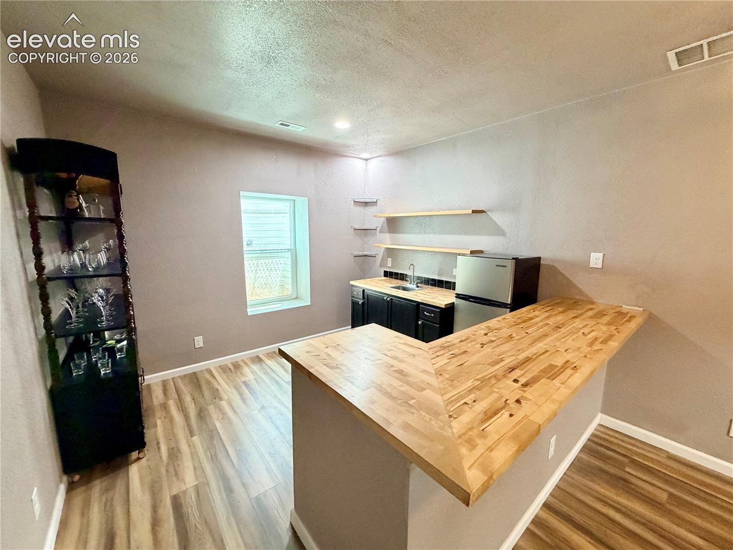 Listing photo 33 for 698 W McCulloch Boulevard
