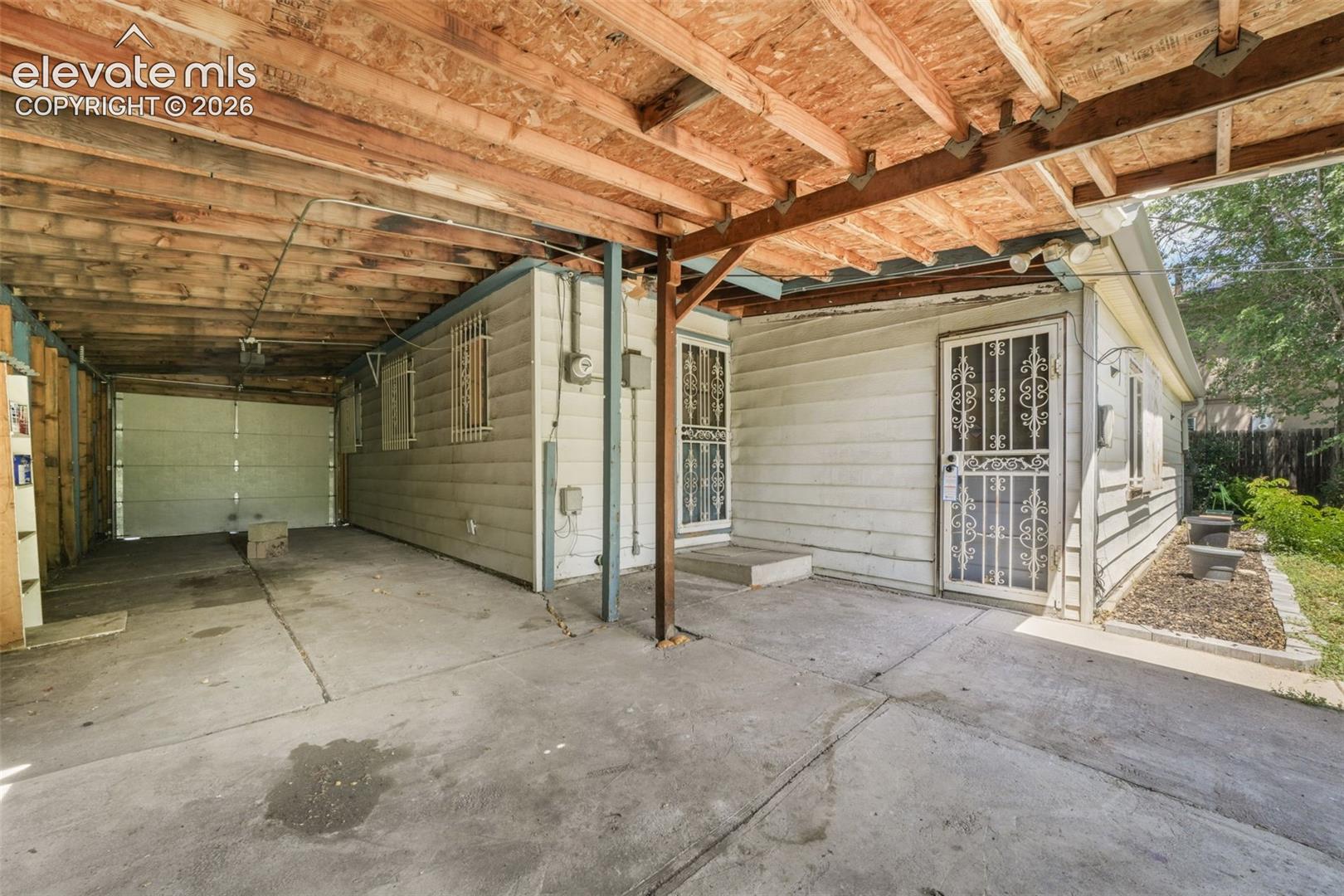 Listing photo 39 for 920 S Canosa Court