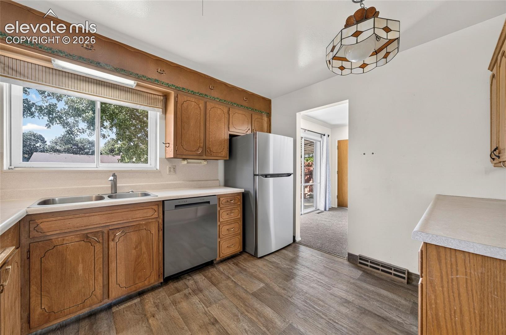 Listing photo 9 for 2014 Wold Avenue