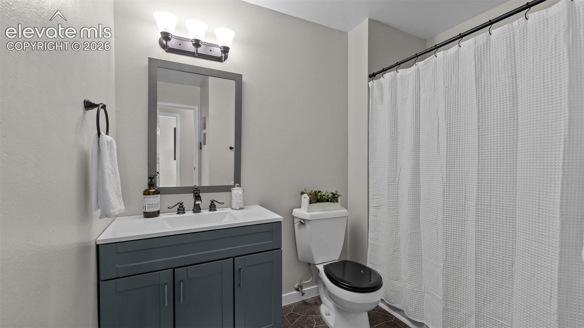 Listing photo 16 for 465 S Falcon Drive