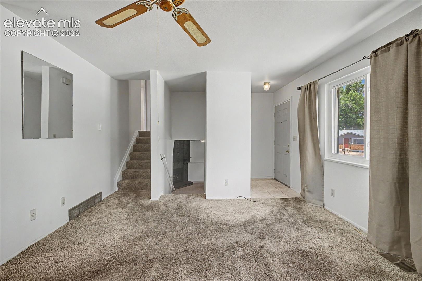 Listing photo 8 for 712 Lansing Drive