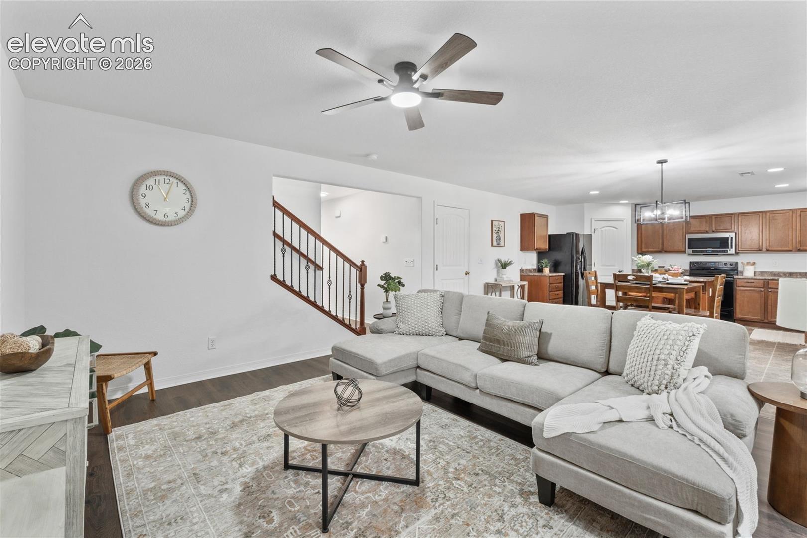 Listing photo 16 for 421 Autumn Place