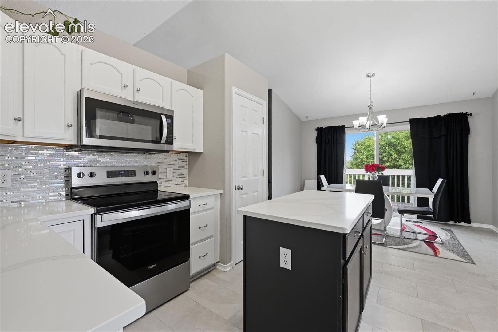 Listing photo 3 for 8929 Celebrity Court