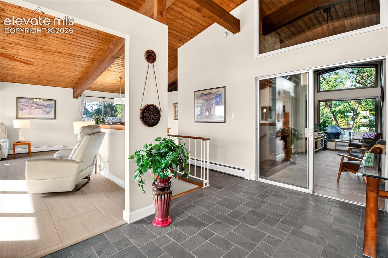Listing photo 6 for 1224 E High Point Lane
