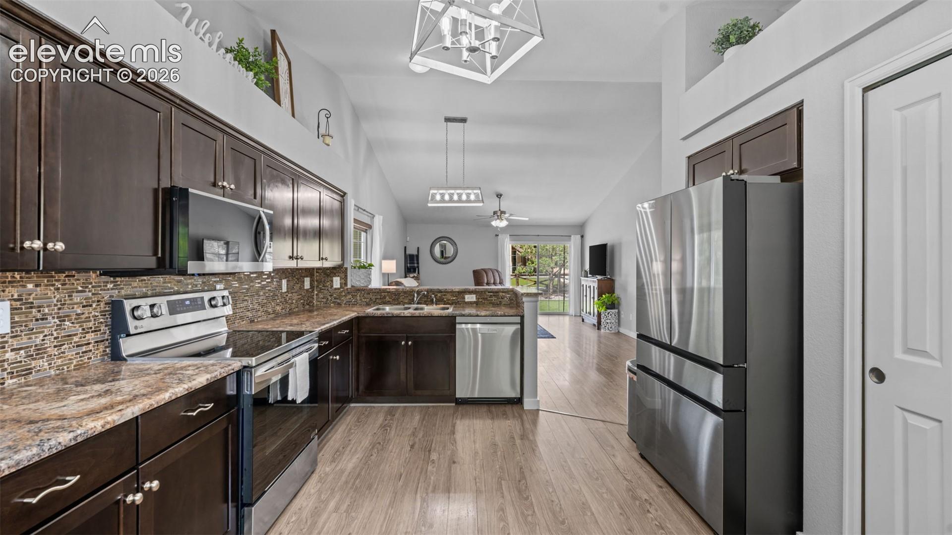 Listing photo 10 for 8068 Hollygrape Lane