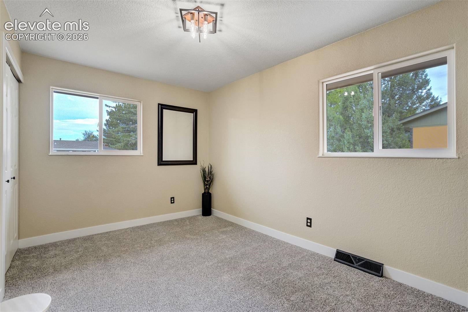 Listing photo 24 for 1730 Auburn Drive
