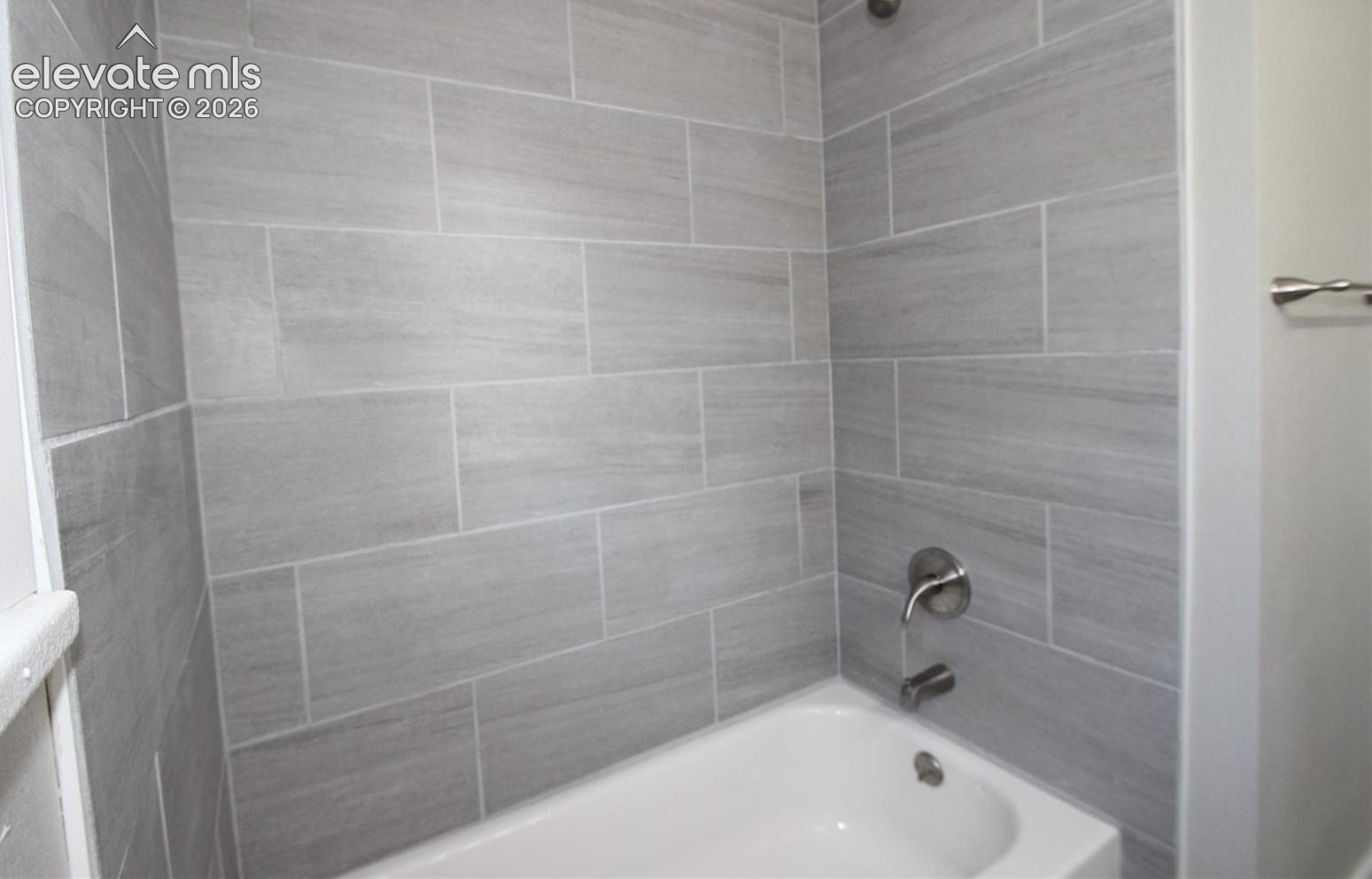 Listing photo 13 for 749 W Corona Avenue
