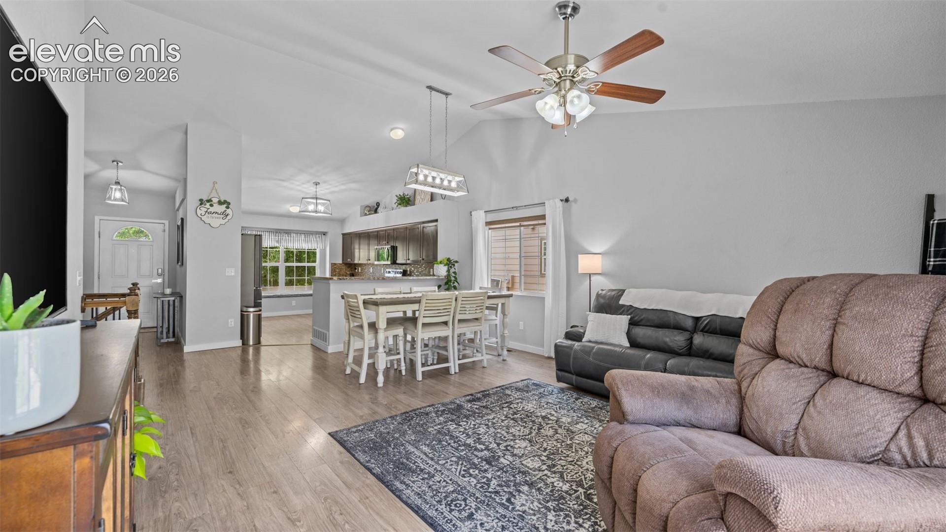 Listing photo 14 for 8068 Hollygrape Lane