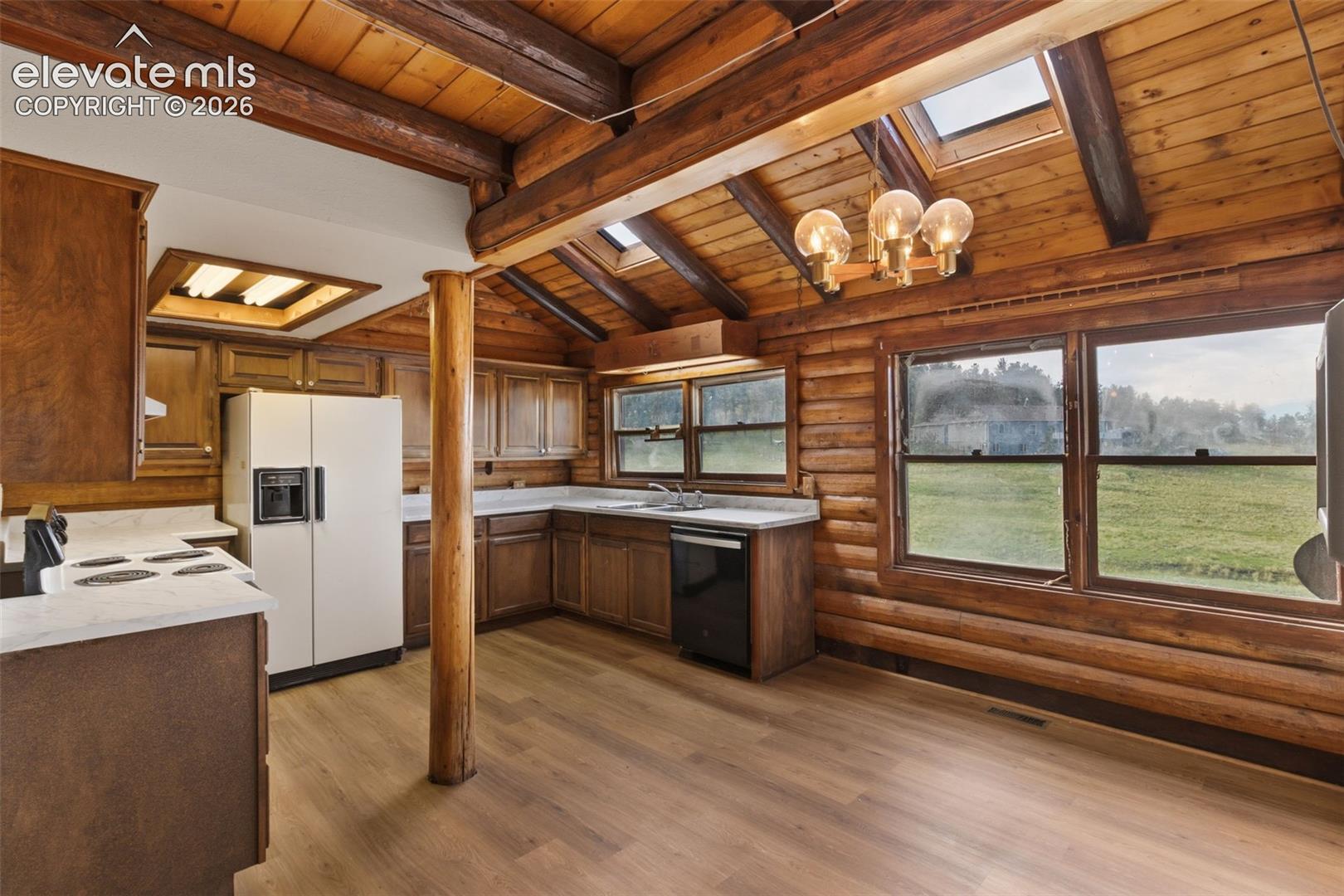 Listing photo 6 for 258 Appian Way