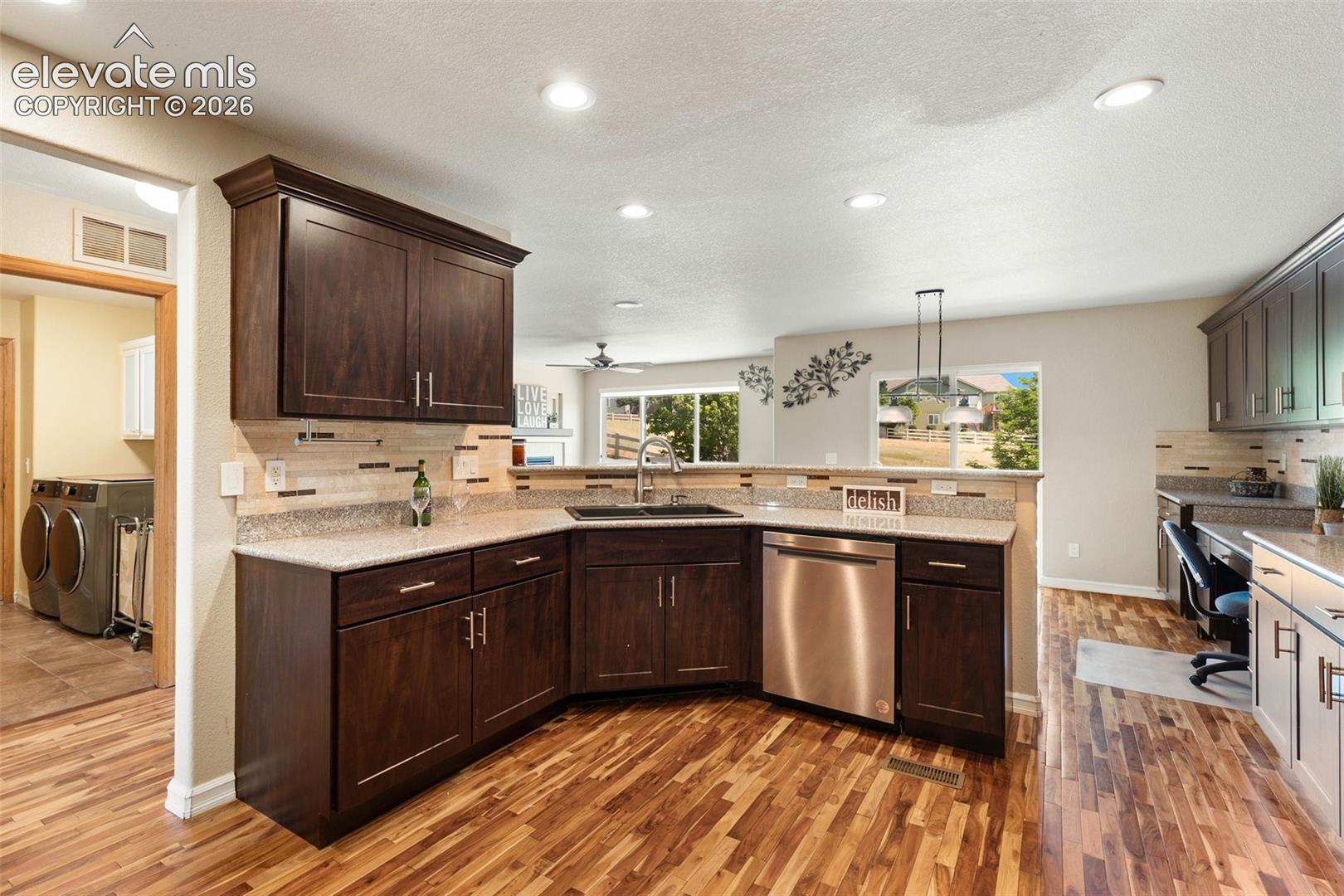 Listing photo 4 for 4046 Deer Valley Drive
