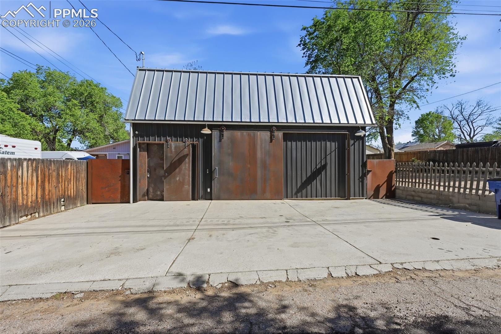 Listing photo 35 for 937 E Costilla Street