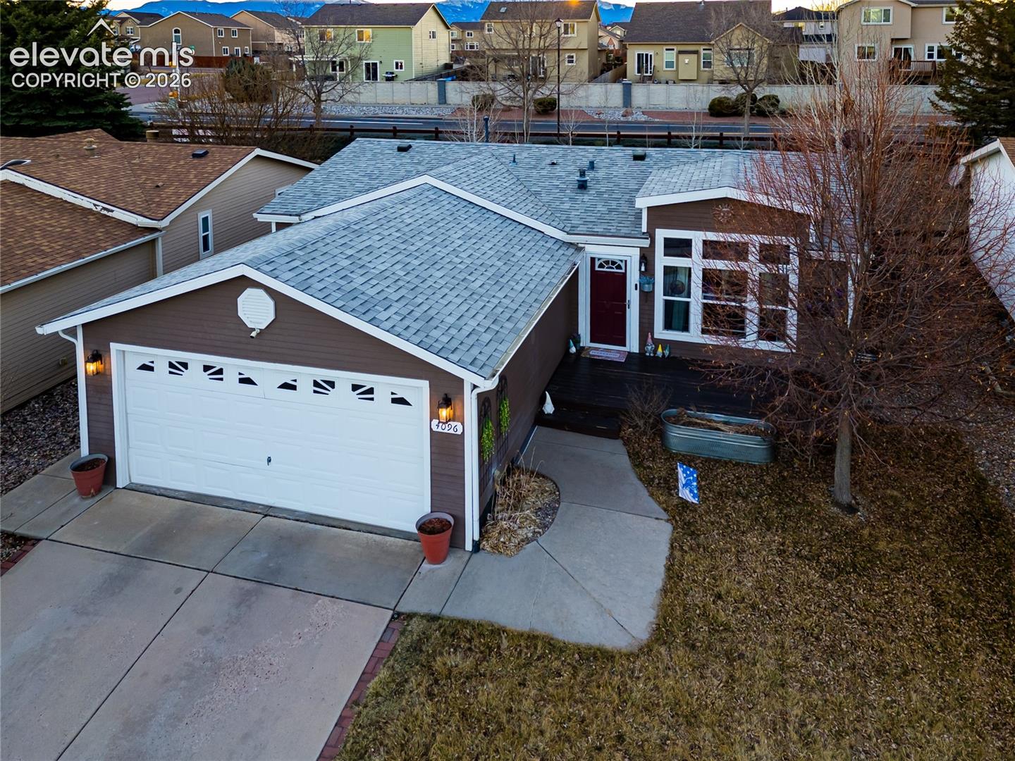 Listing photo 2 for 4096 Gray Fox Heights