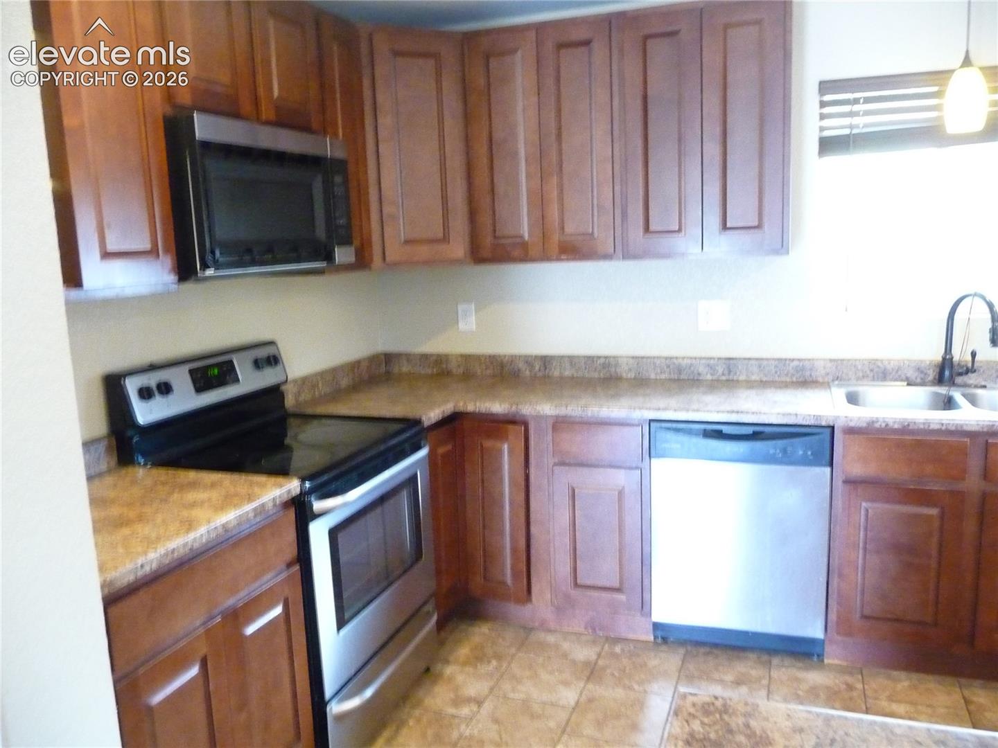 Listing photo 9 for 2919 Fremont Drive