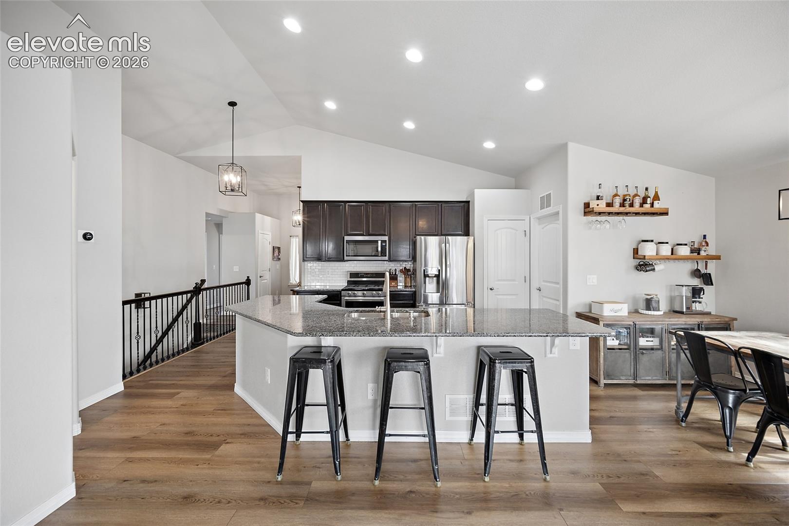 Listing photo 8 for 9790 Vistas Park Drive