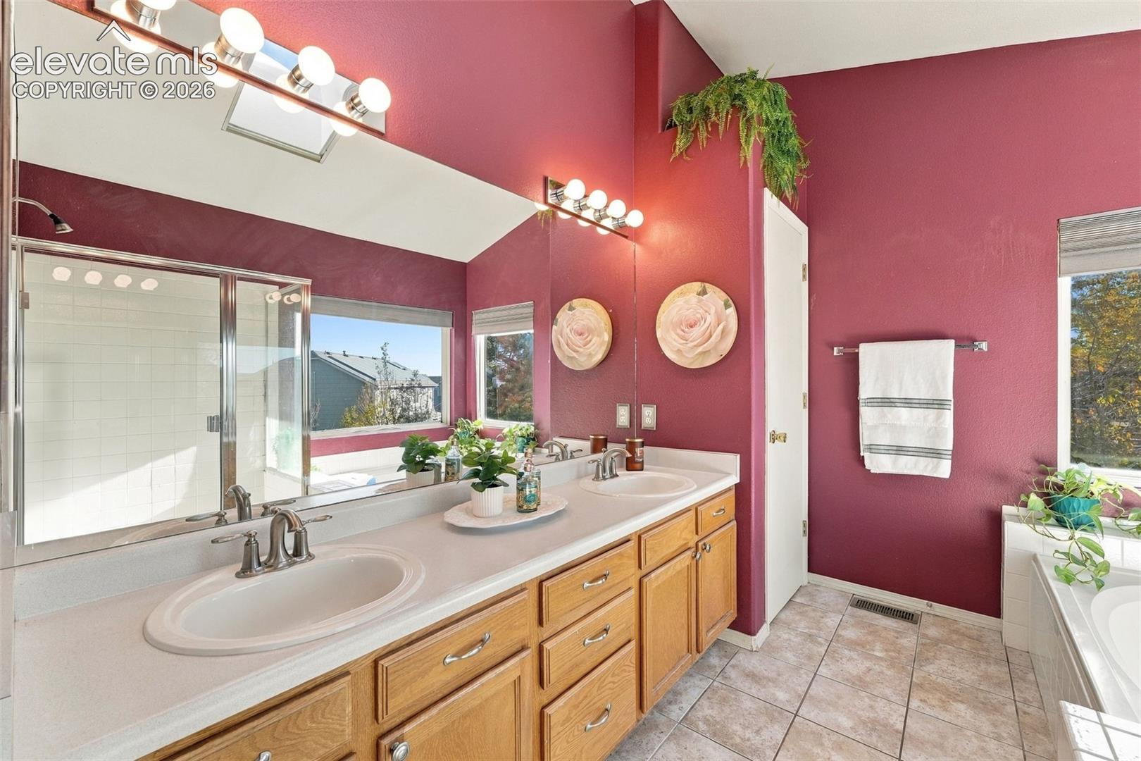 Listing photo 17 for 8140 Radcliff Drive