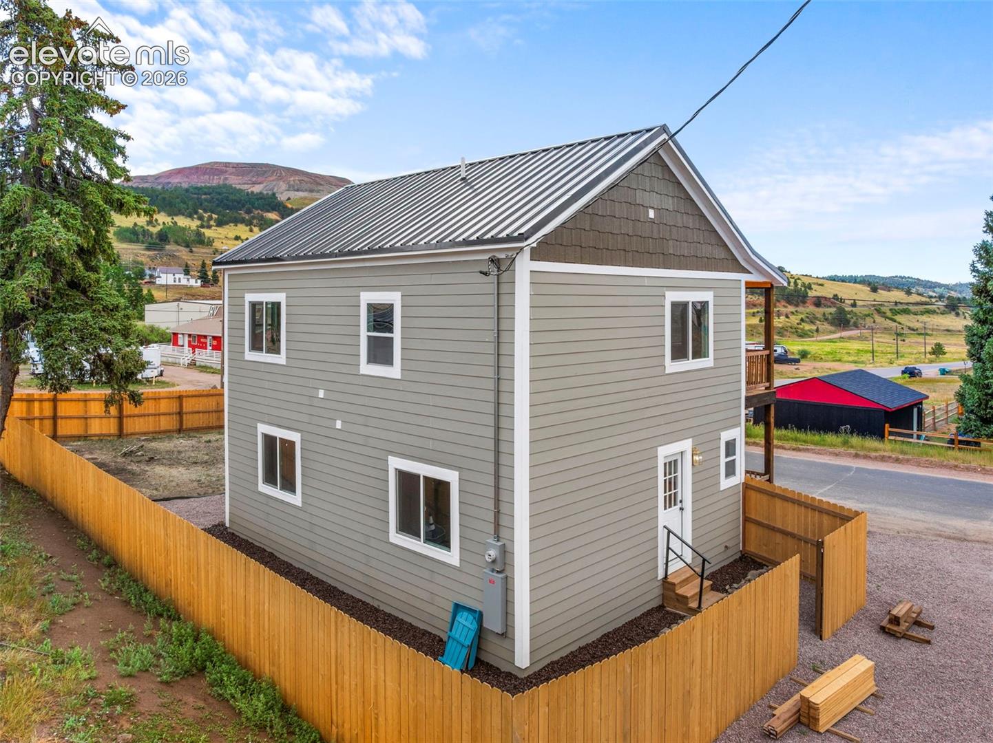 Listing photo 28 for 107 E May Avenue