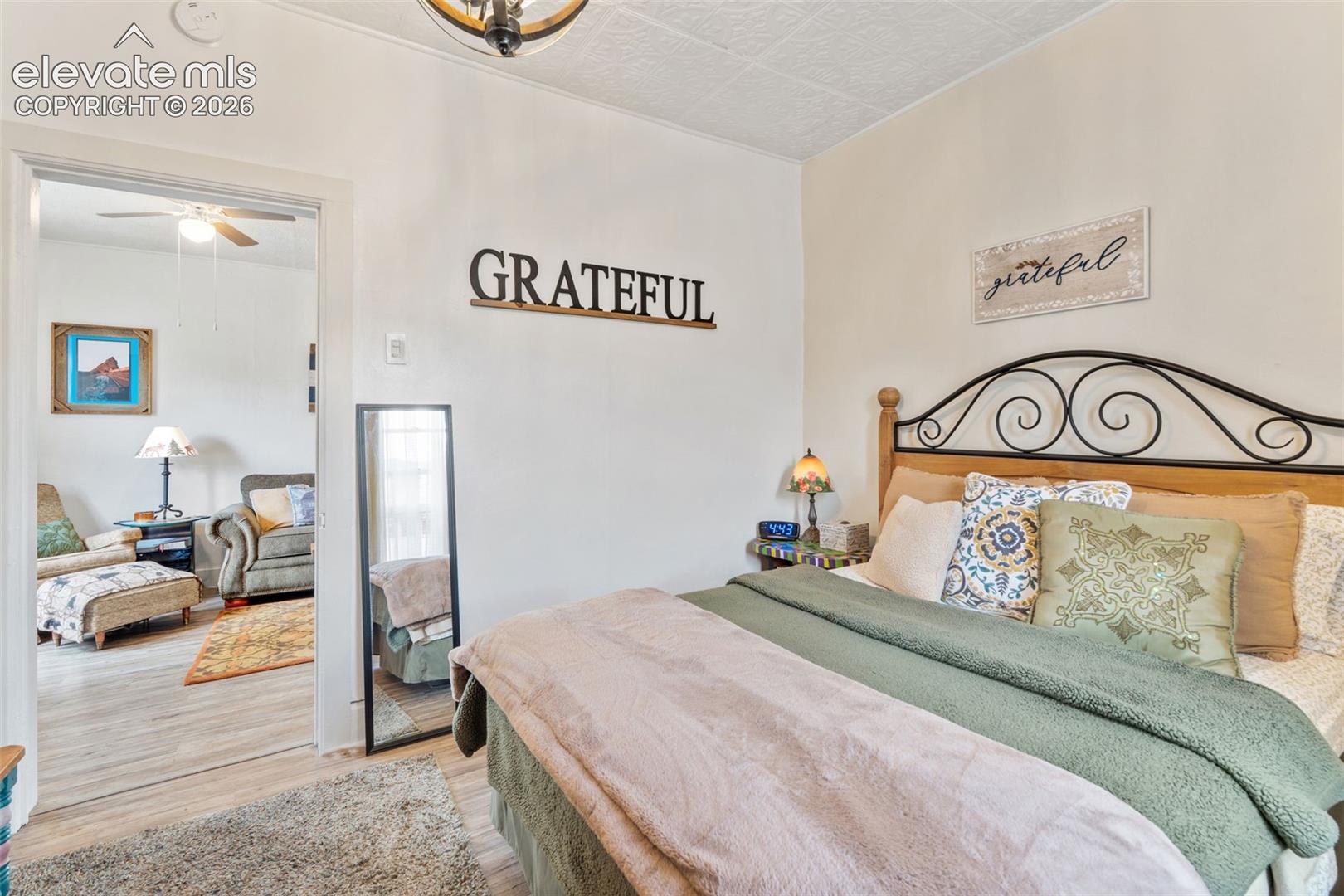 Listing photo 13 for 331 E Golden Avenue