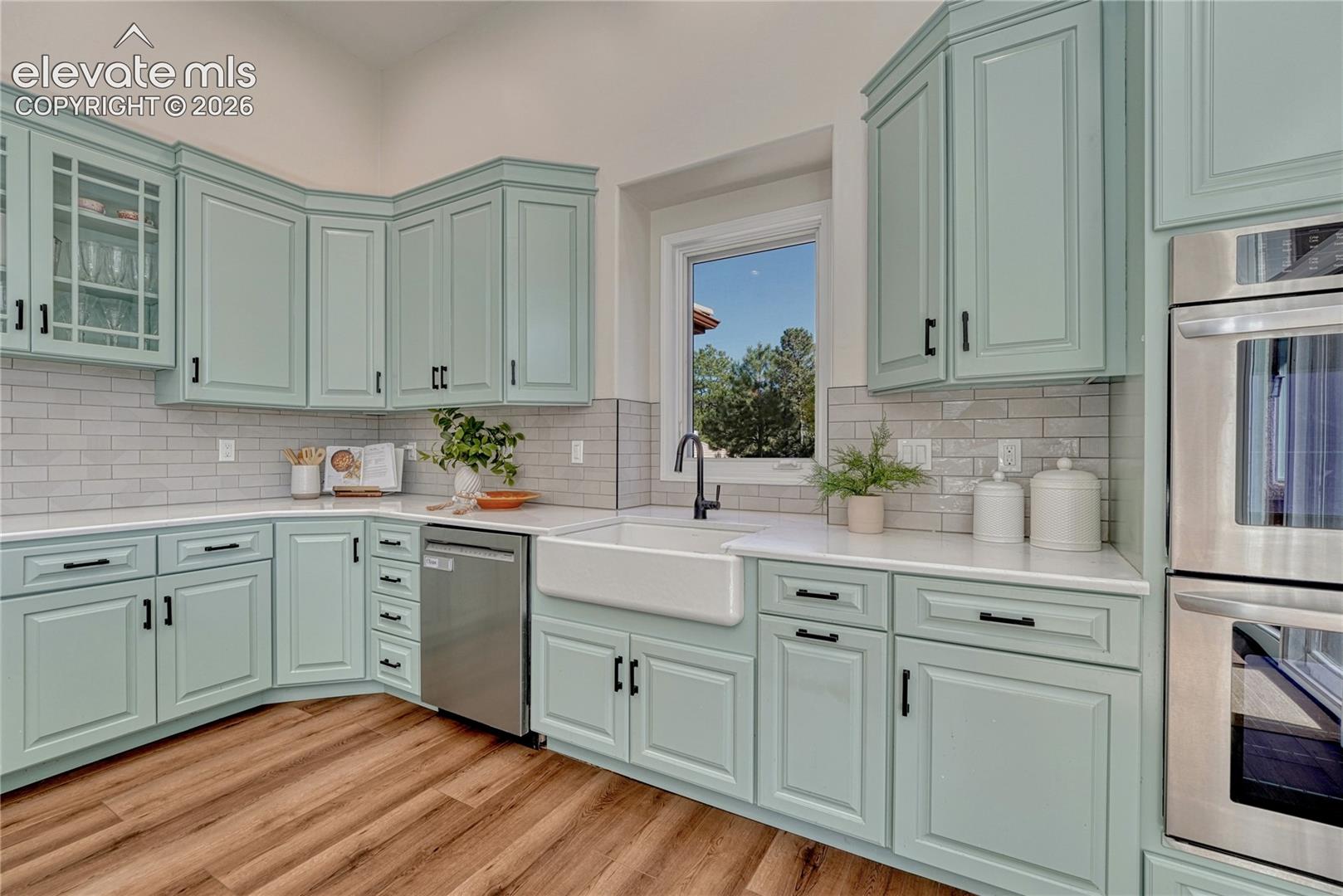 Listing photo 9 for 17180 Colonial Park Drive
