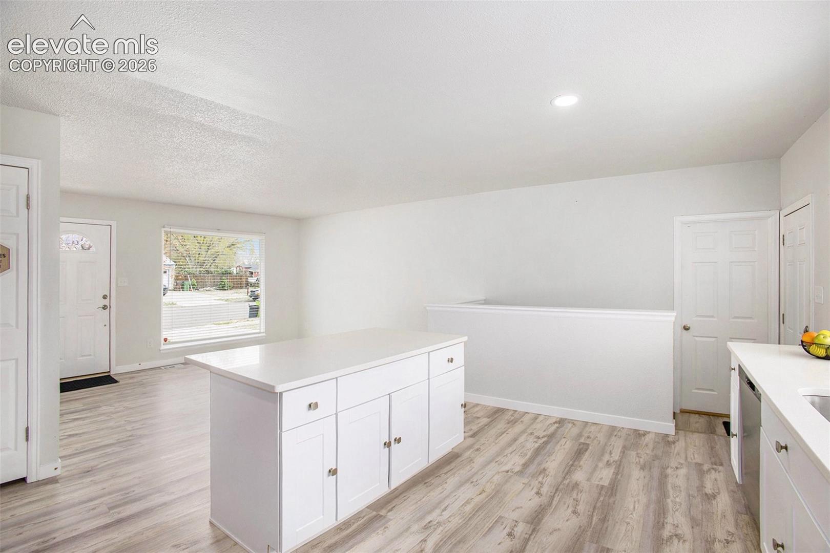 Listing photo 8 for 4087 London Lane