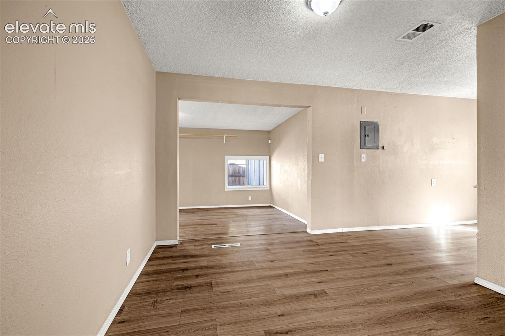 Listing photo 27 for 1933 Hallam Avenue