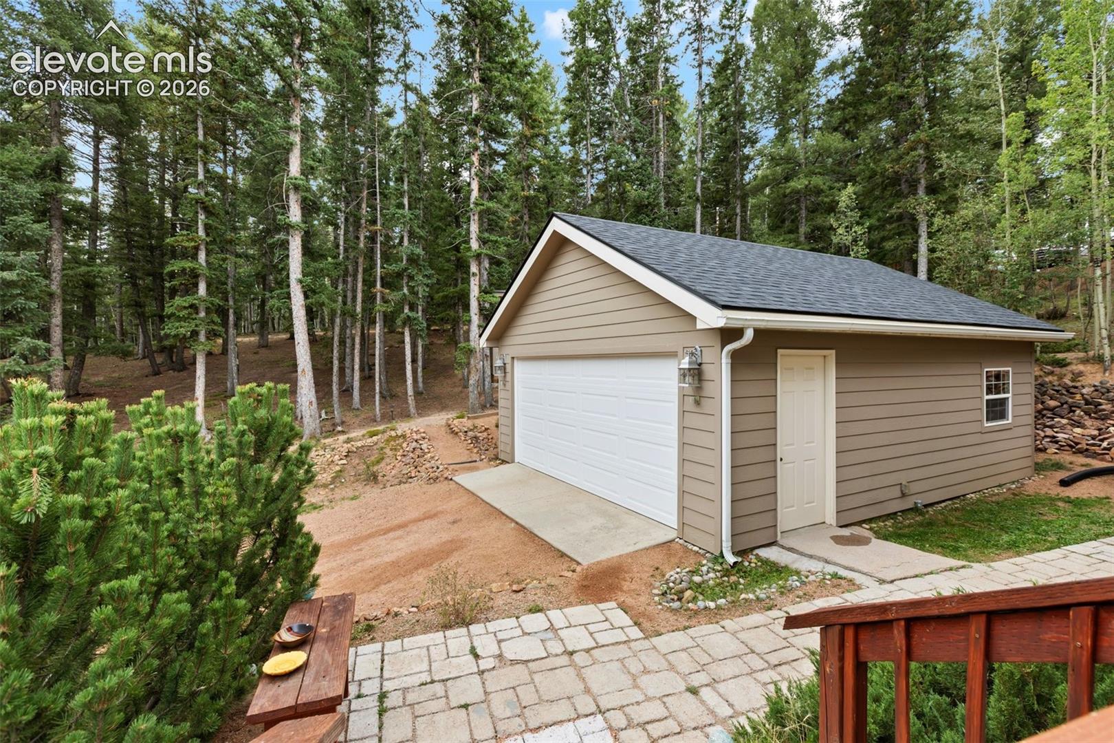 Listing photo 7 for 129 Kestrel Court