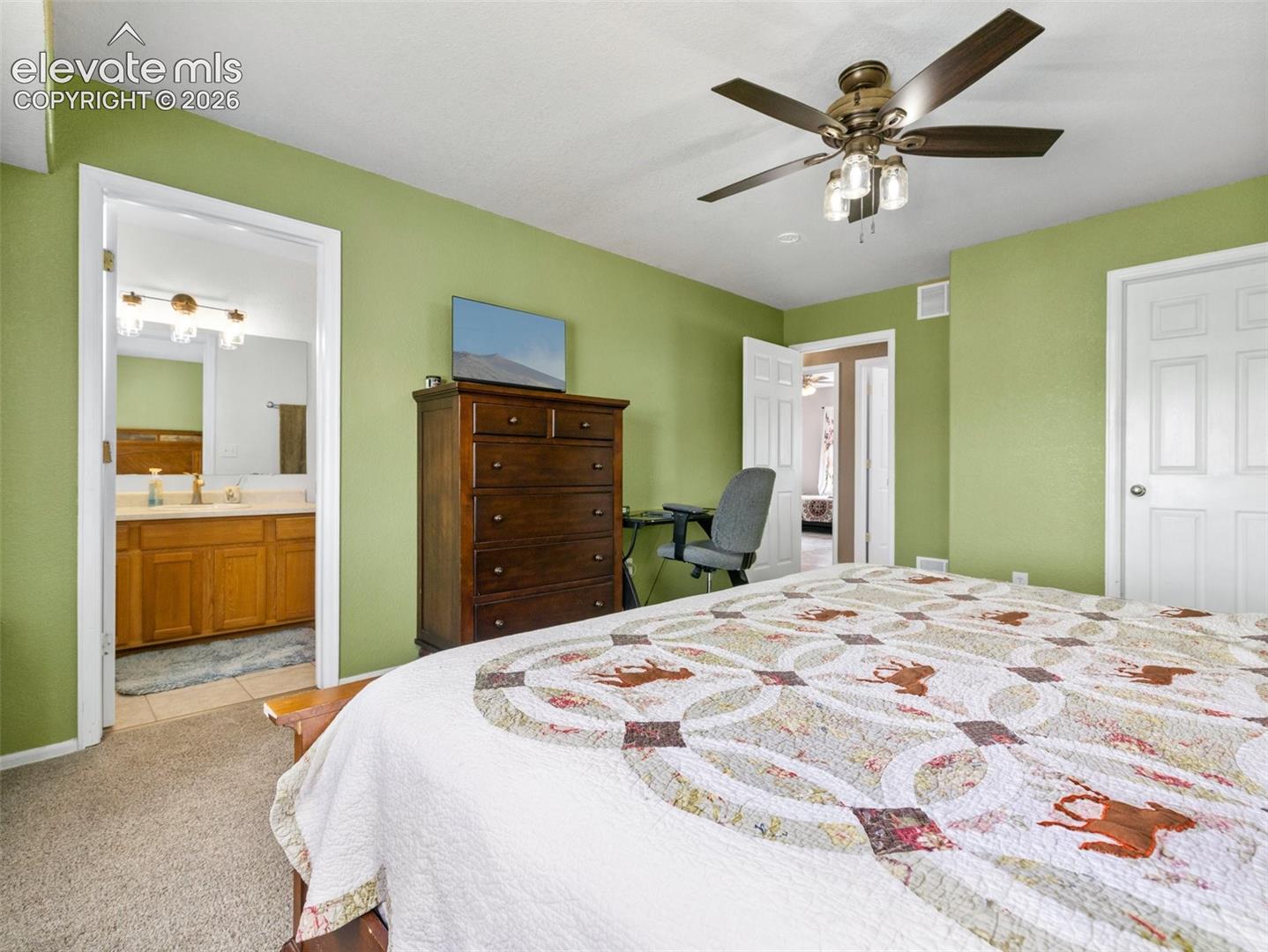 Listing photo 15 for 675 E McClave Drive