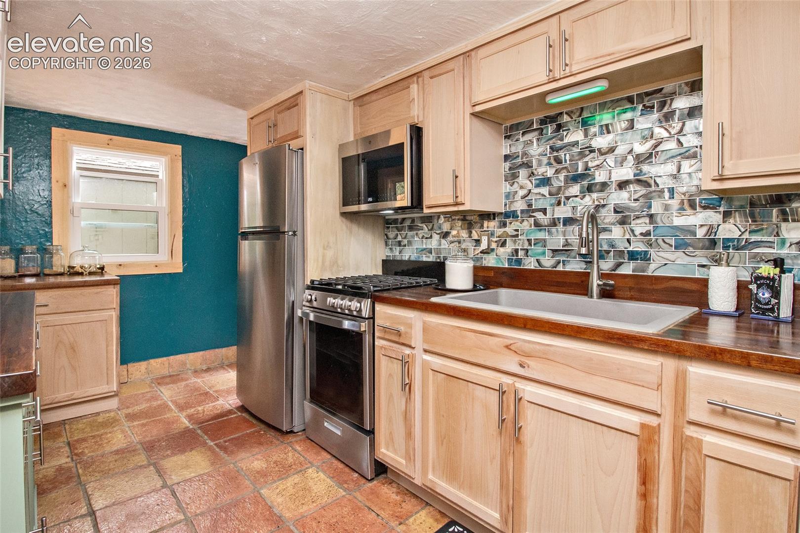 Listing photo 8 for 8 Narrows Road