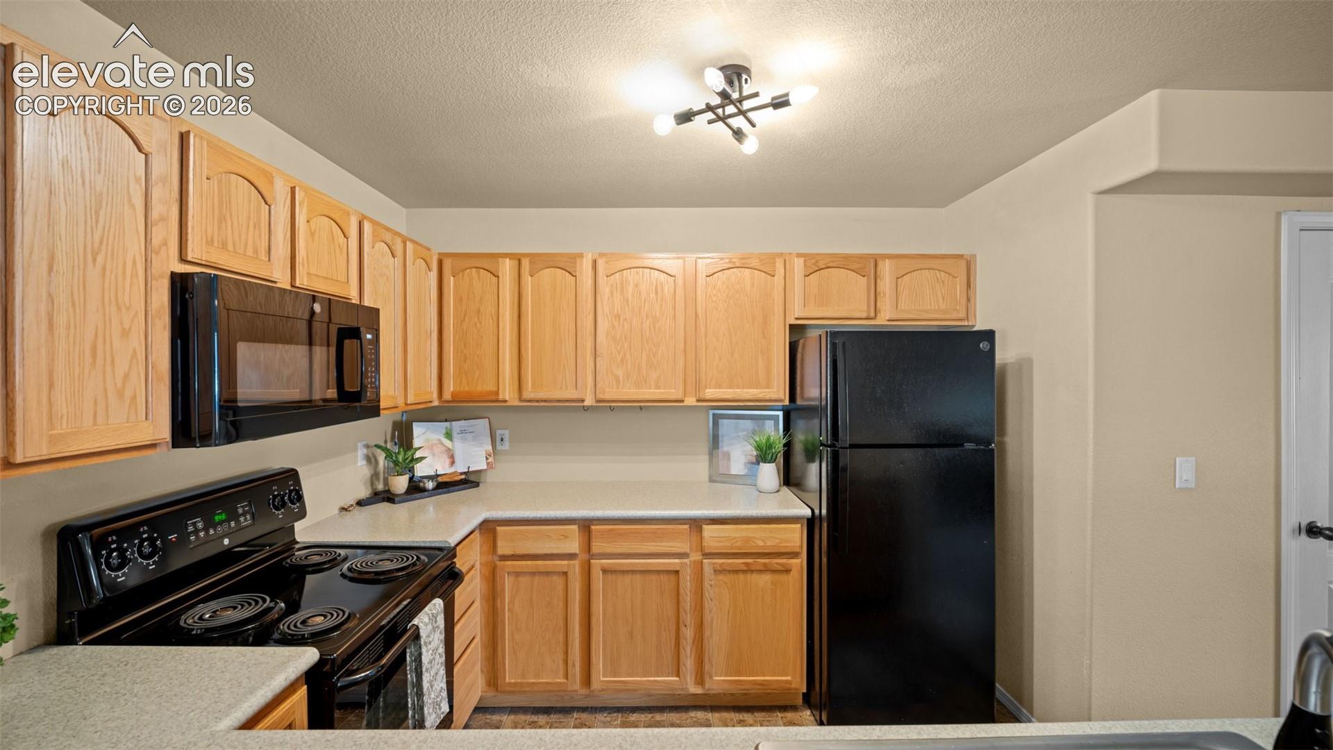 2280 La Salle Street, photo 8