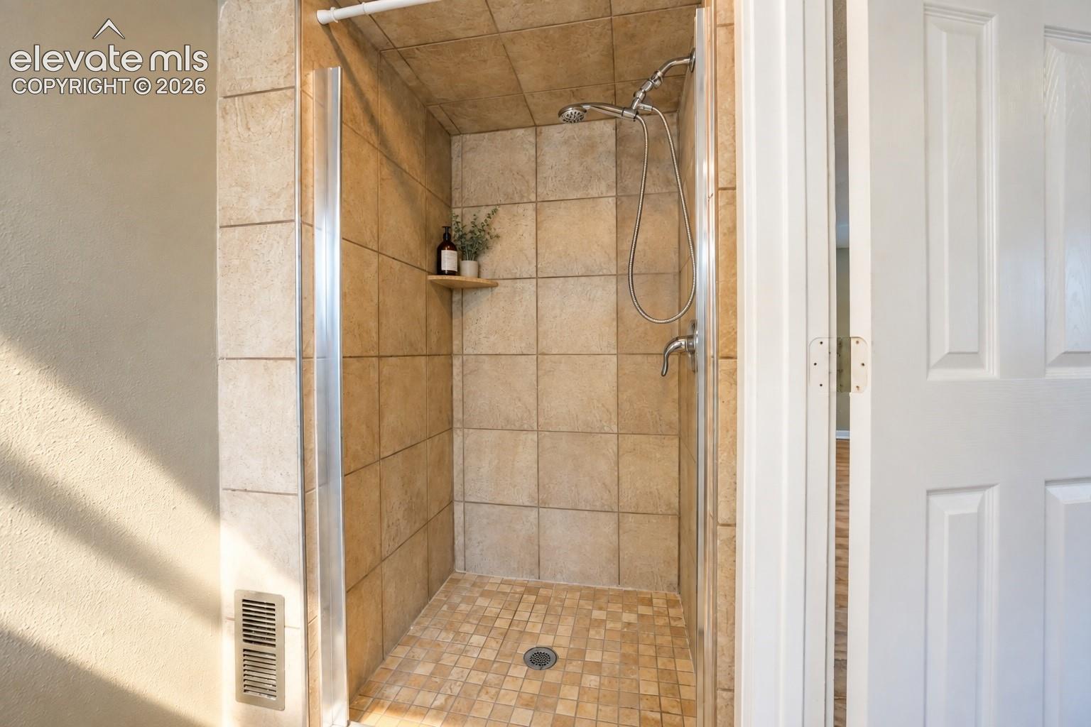 Listing photo 25 for 4020 Manzana Court