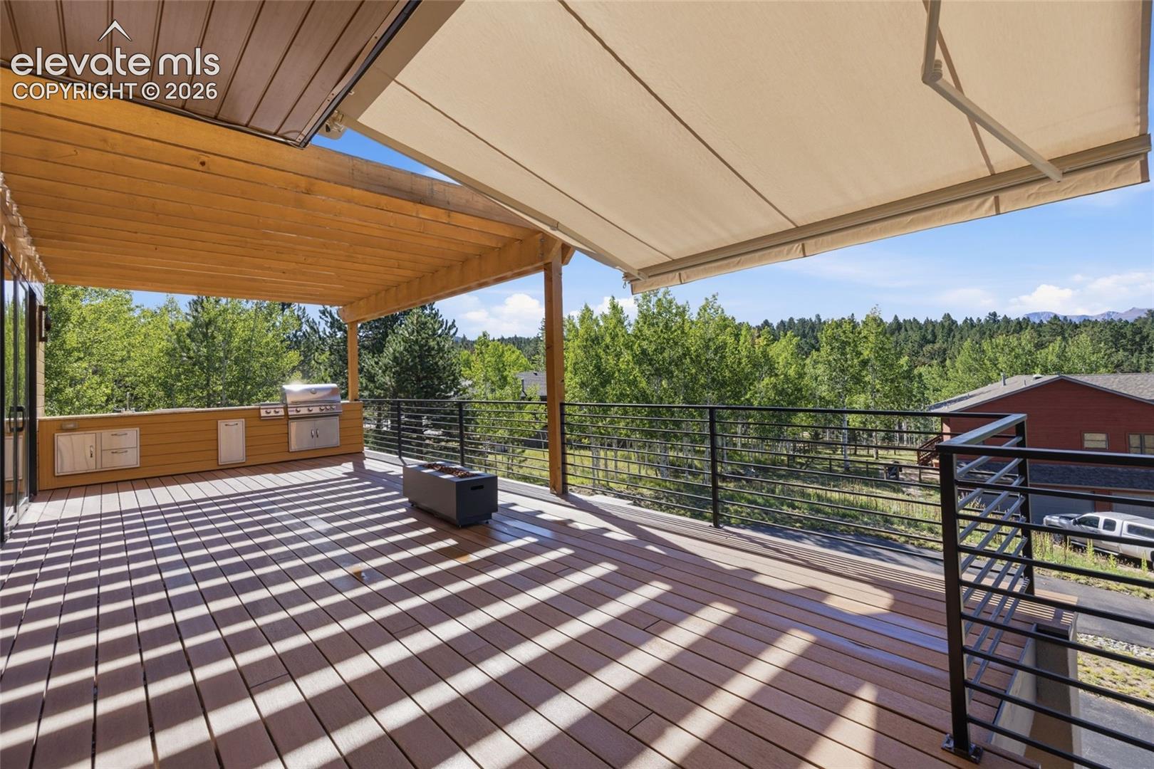 Listing photo 6 for 449 Oxford Lane