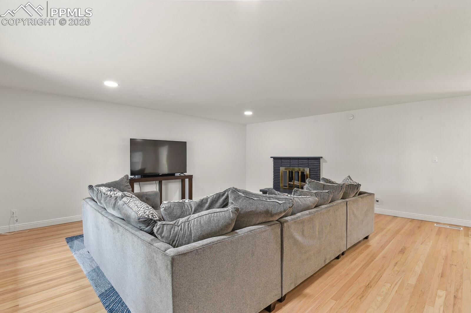 Listing photo 21 for 691 S Holly Street