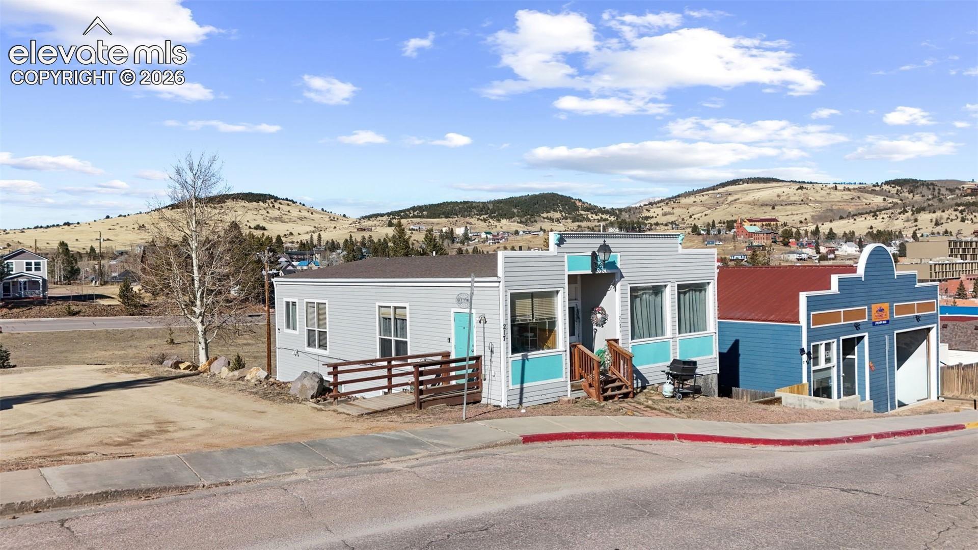 Listing photo 3 for 217 W Masonic Avenue