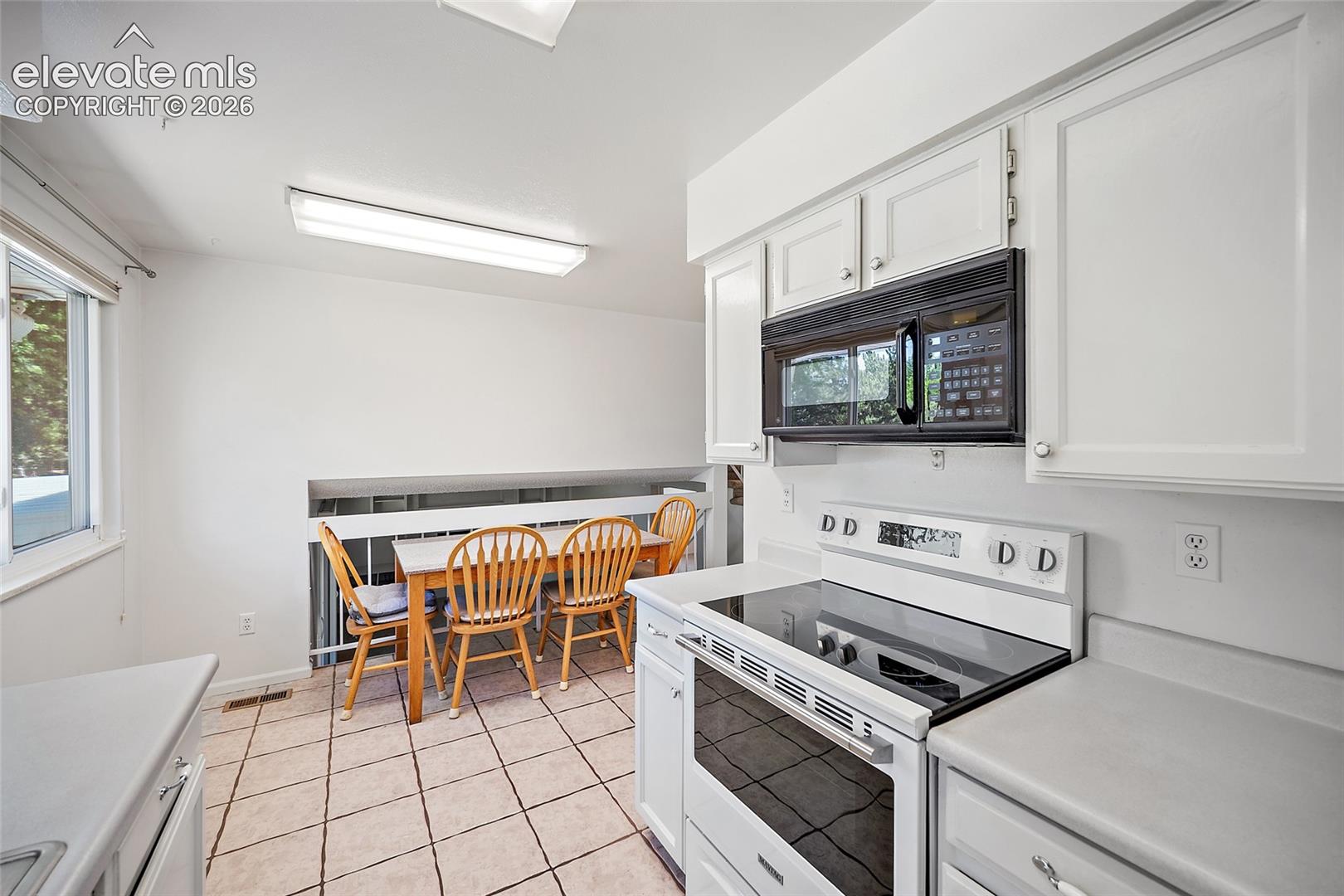 Listing photo 15 for 4695 W Stanford Avenue
