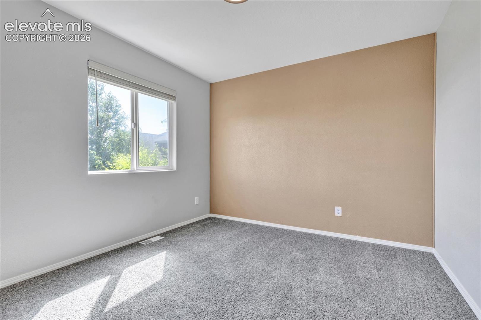 Listing photo 22 for 1204 White Stone Way