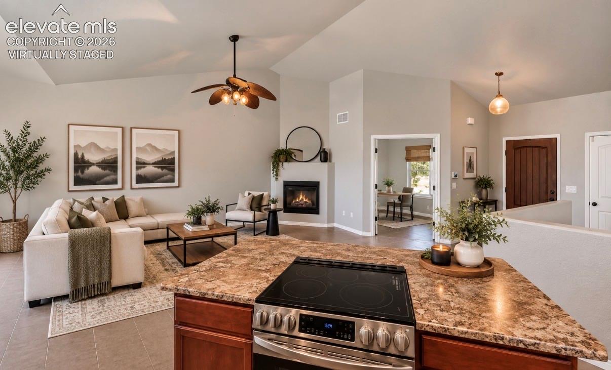 Listing photo 9 for 1615 28th Lane