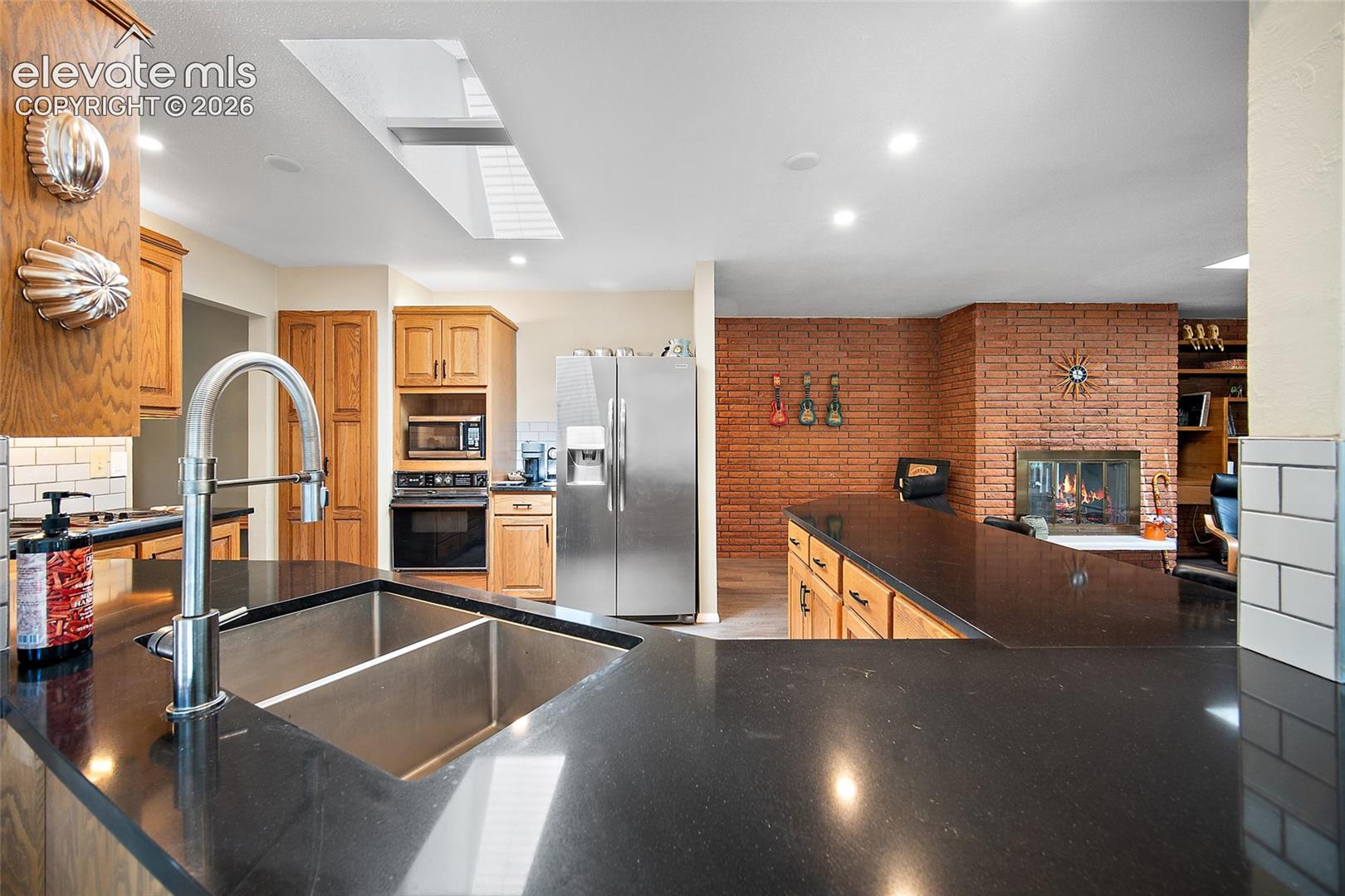 2201 Hercules Drive, photo 15