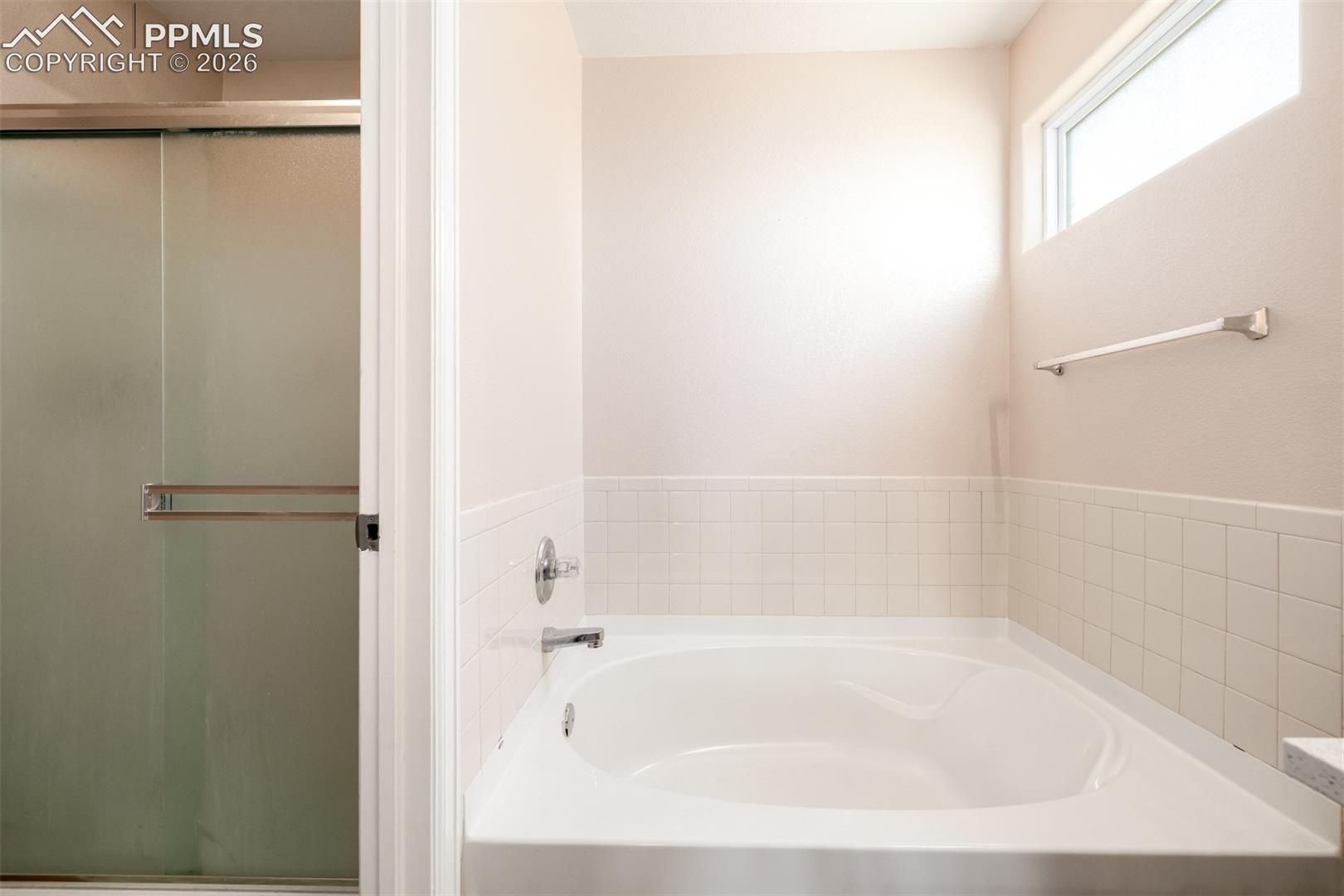Listing photo 16 for 830 Winebrook Way