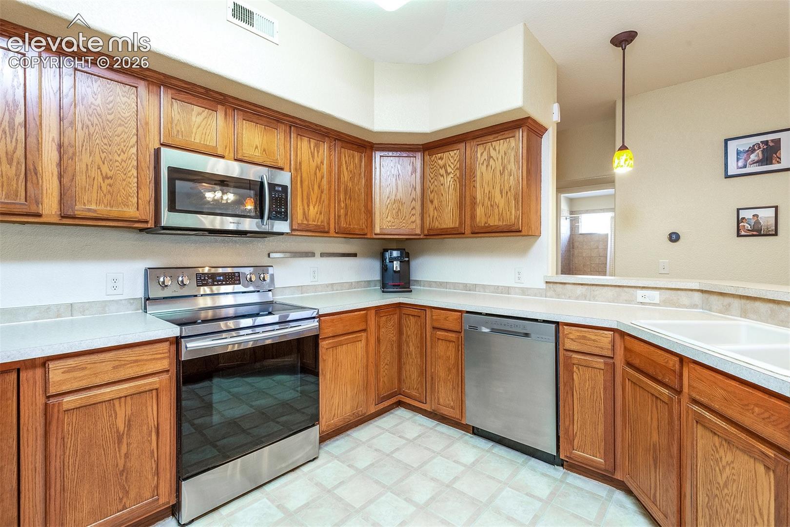 Listing photo 9 for 2085 Montura View 102